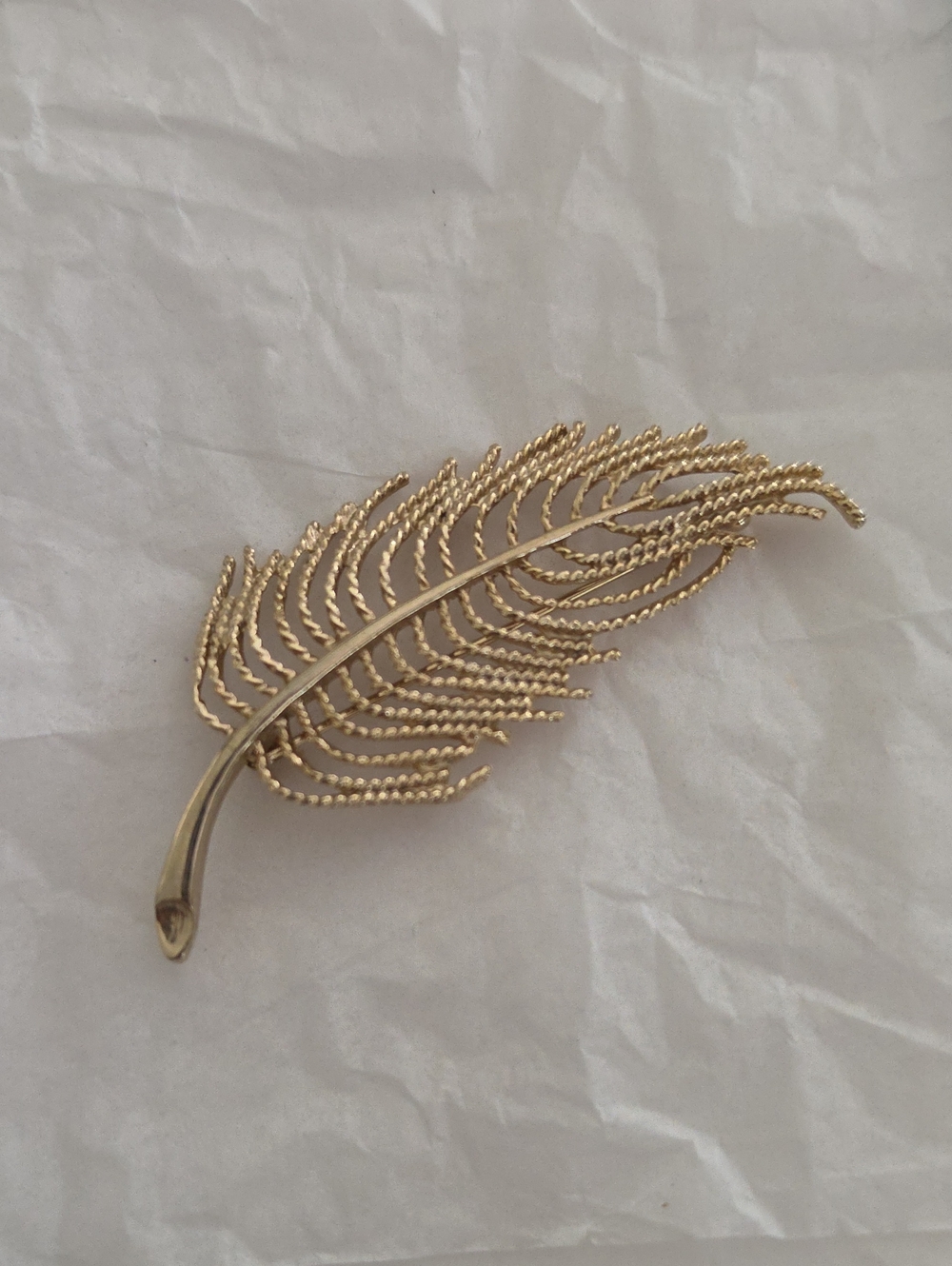 Vintage Gold Feather Leaf Brooch - Elegant Women’s Jewelry